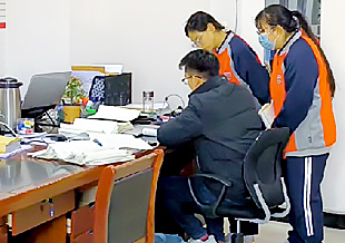 不懂的问题及时向老师请教