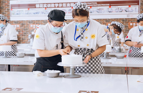 烘焙学徒要学多久出师好不好学